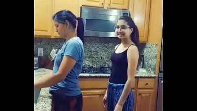 នារីជជែក….